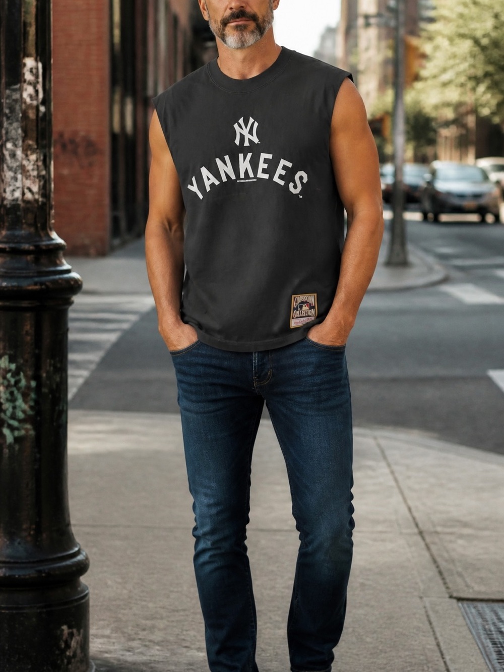 NWT New York YANKEES Men's Black Sleeveless Muscle Tee, size LARGE